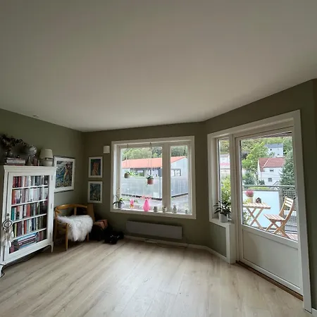 アパート Newly Renovated 3-room