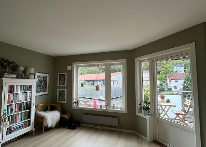 アパート Newly Renovated 3-room